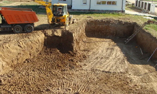 Рытье котлованов под фундамент в Курске – цена от 2554 руб. за м3 | 2Землекопа-Кус